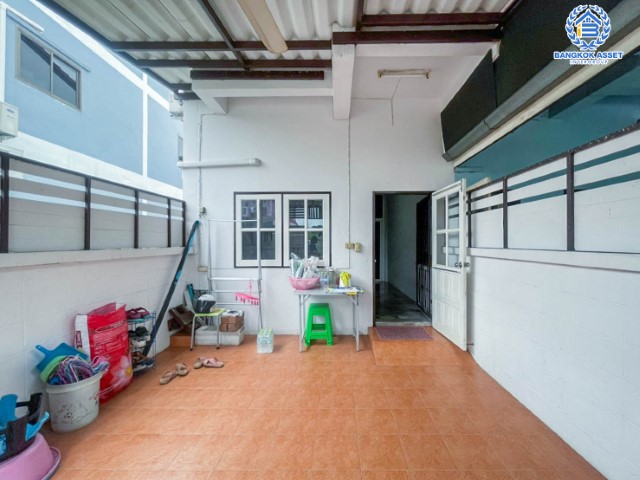 *****ทาวน์เฮ้าส์มือสองย่านกรุงเทพมหานคร ม.บ้านงาม พระยาสุเรนทร์ 30 หลังมุม! บนเนื้อที่ 17 ตร.ว. ฟังก์ชัน 2 ห้องนอน 2 ห้องน้ำ 1 ที่จอดรถ โครงการอยู่ในแหล่งชุมชนสะดวก หาของกินง่าย เดินทางง่าย รายล้อมด้วยสิ่งอำนวยความสะดวก ใกล้แฟชั่นไอส์แลนด์ จองเลย!